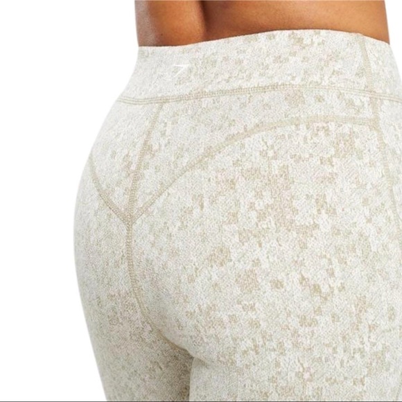 Gymshark Fleur Texture Leggings Woman’s Size Small Taupe Color Full Length - Picture 3 of 13